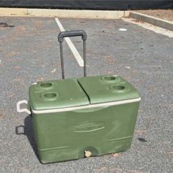 Vintage Rubbermaid 1860 Two Lid Rolling 60qt Cooler  w permanent handle Green