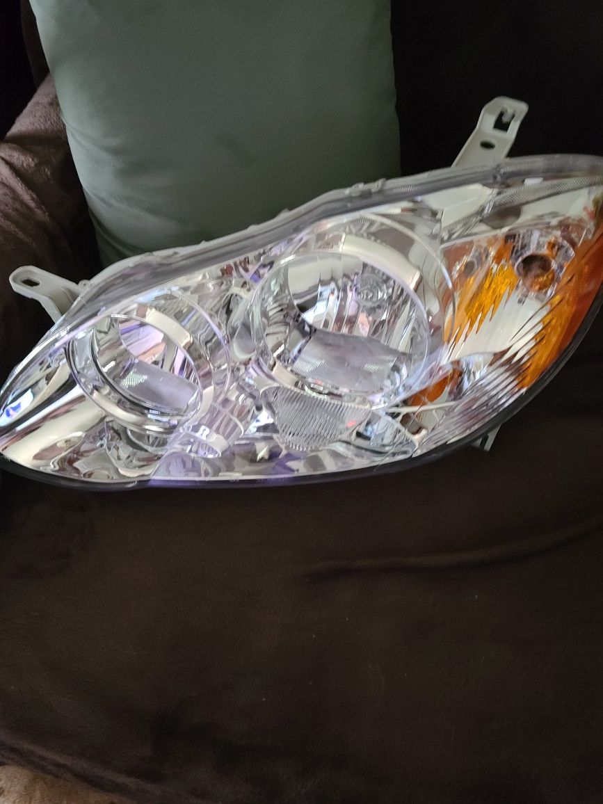 2007 Toyota Corolla Headlight