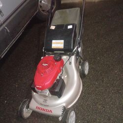 Honda self propelled lawnmower