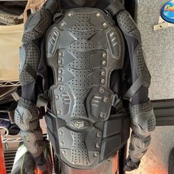 Chest protector , Helmet , Botas Fox 