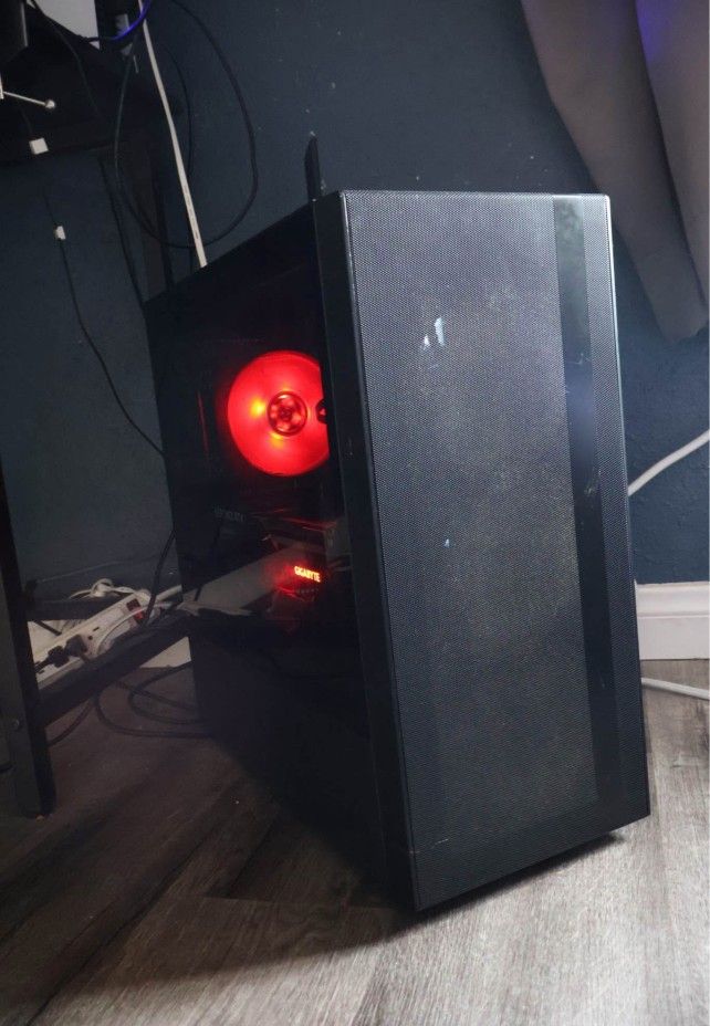 Selling Gaming PC β i7-13700K | RTX 4070 SUPER | 32GB DDR5 | Z790 | SSD + HDD β $900 OBO