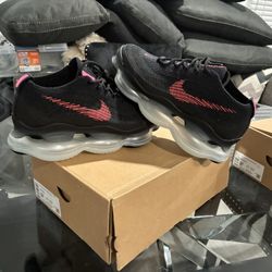 NIKE AIRMAX SCORPION BLACK FIREBERRY….$99 OBO…ALL OFFERS WELCOME! 