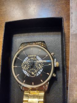 Gold Timepiece NewSerious buyers please.  Gineva Time piece. Great christmas gifts!