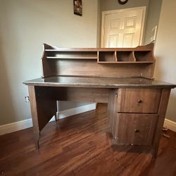 Desk with organizer hutch