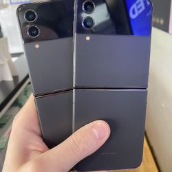 UNLOCKED Samsung Galaxy Z Flip 4 5G 128GB