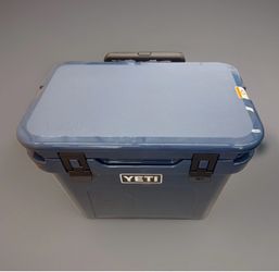 YETI ROADIE 32 WHEELED COOLER