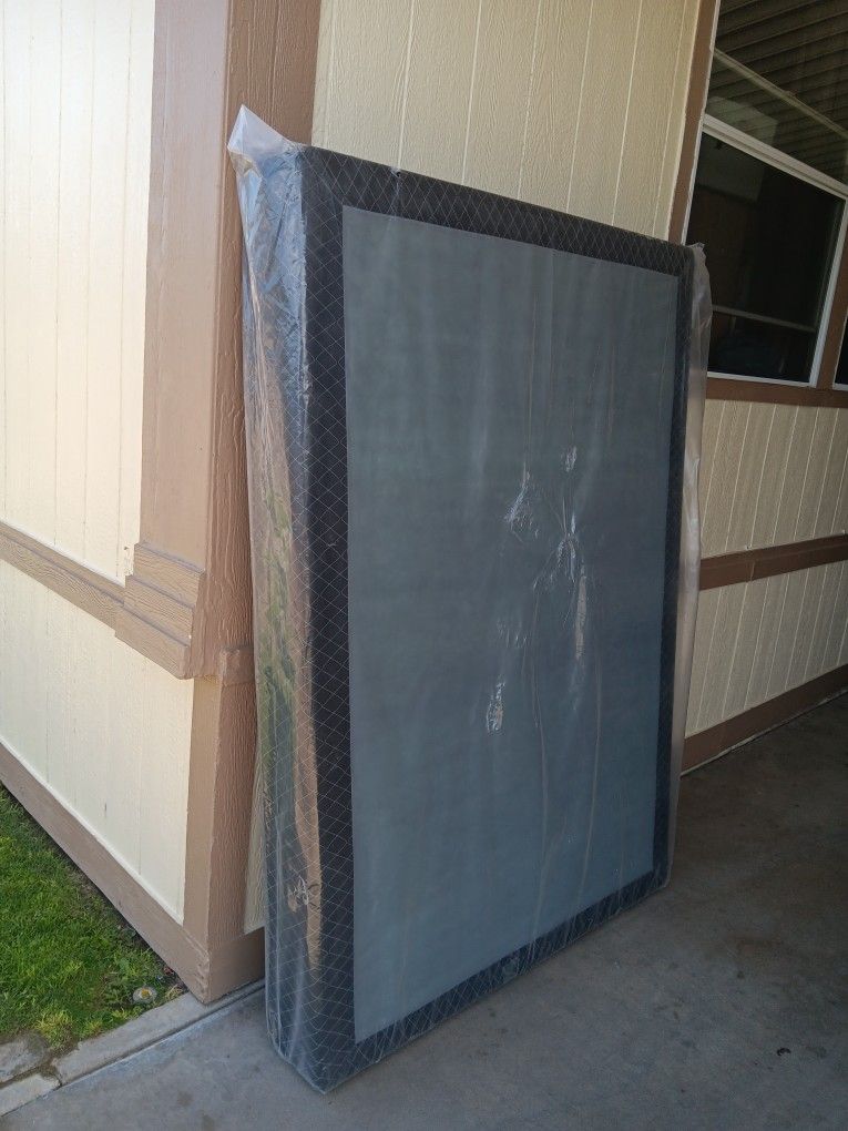 Full Sise Box Springs New