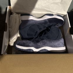 Jordan 11 midnight navy velvet