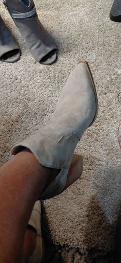 Beige ankle boot
