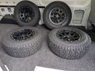 Brand New 255/70r/16 MaxGrip Off Road 10 ply Jeep Tires