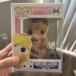 Funko Pop! Vinyl: Sailor Moon - Sailor Moon - Venus w/ Artemis #94