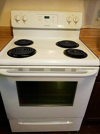 Electric Stove- CLEAN, WORKS GREAT!!