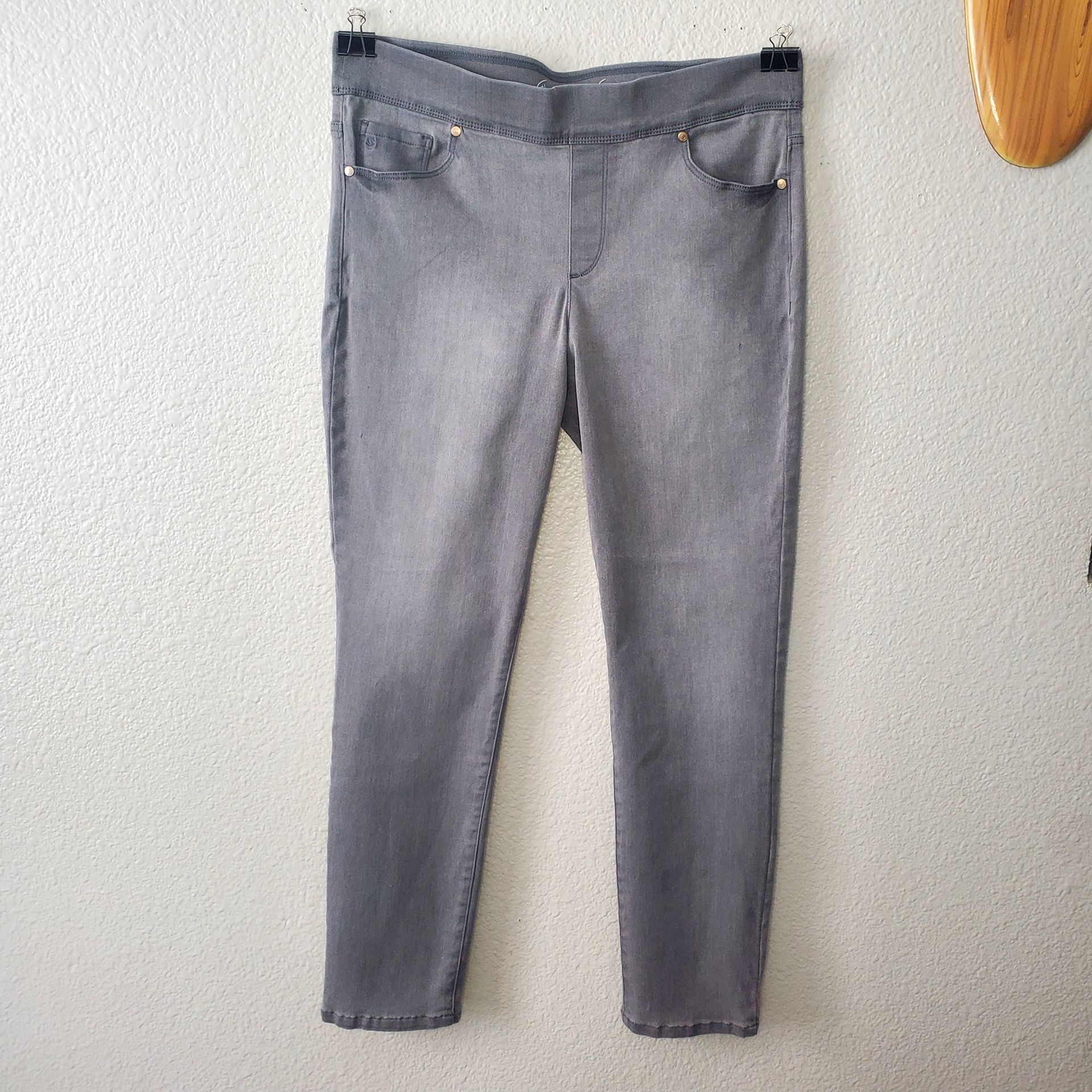 NWOT Gloria Vanderbilt Women’s Gray Avery Slim Leg Size: 12