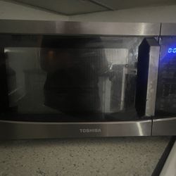 Toshiba Full Size Microwave 