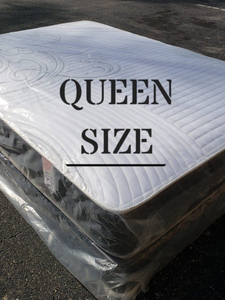 NEW QUEEN SIZE SET MATTRESS AND BOX SPRING-2PC