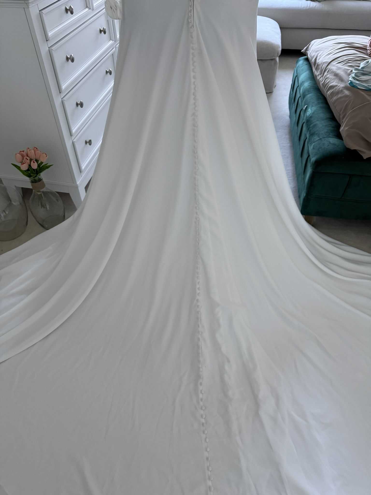 WEDDING GOWN WITH VAIL - XL -NEVER WORN