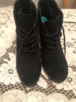 Womans White Mountain Black Suede Hi Heel Bootie Size 8