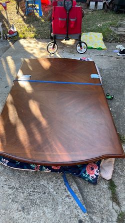 Dining table with removable extension