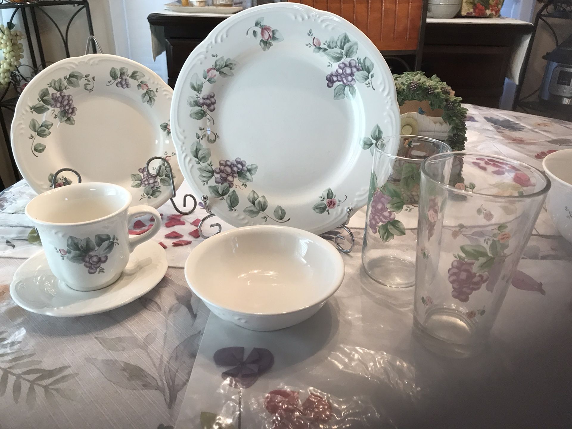 Pfaltzgraff Setting Of Grapevine Dish Collection, With Glasses