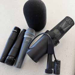 Shure SM7B , Beta 57, 2 SM57 2000’s