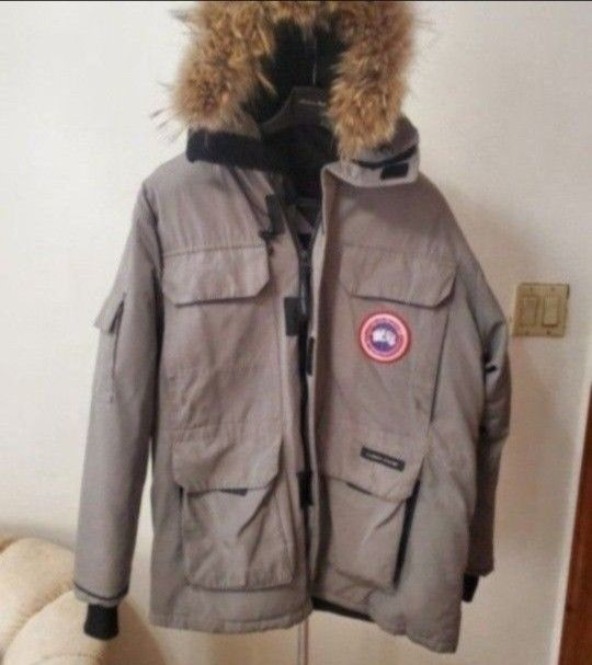 Mens Canada Goose Coat..xlarge 
