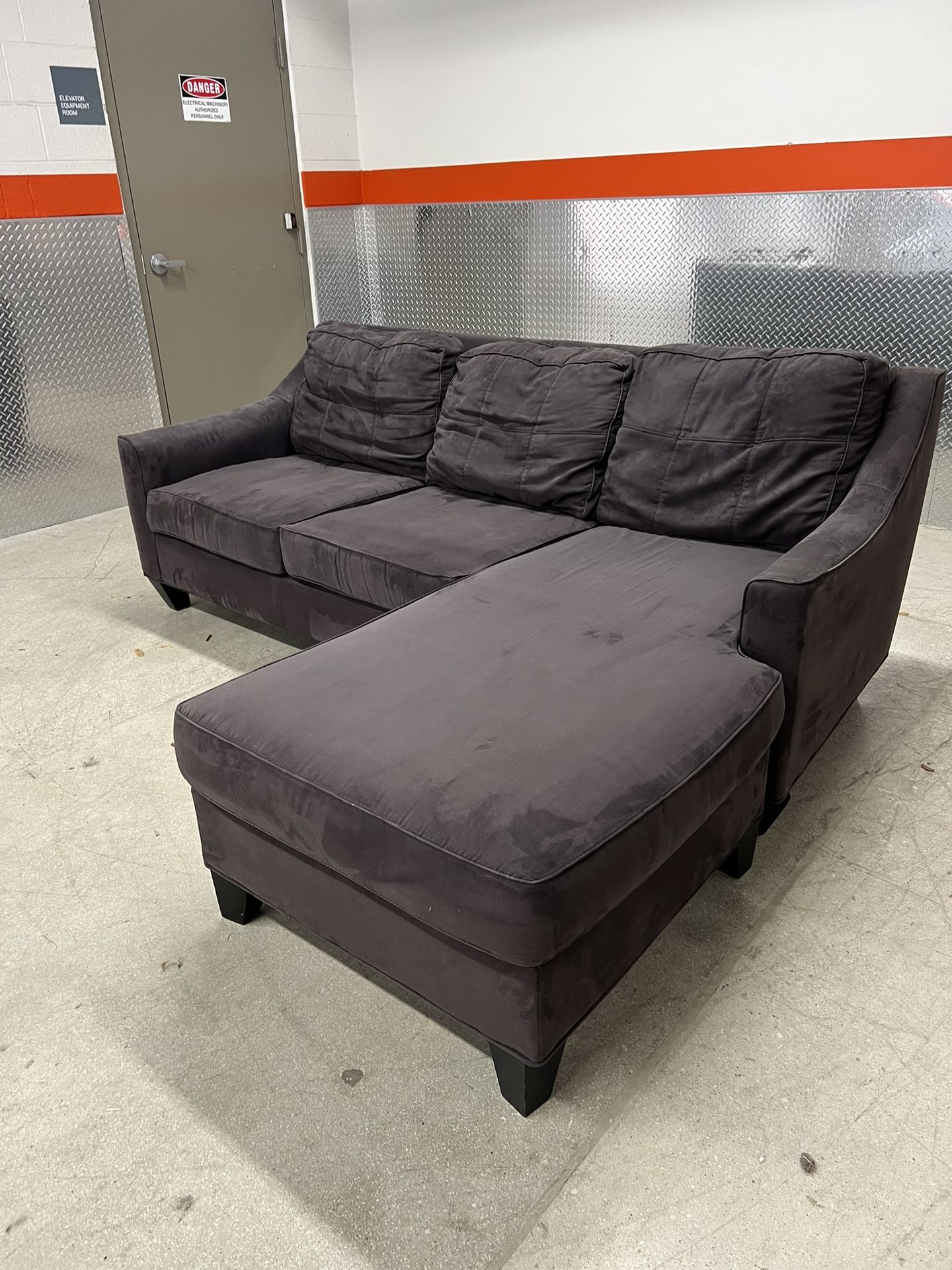 WOW! Charcoal Gray Cindy Crawford Sectional Couch ONLY $325 ($1,600 Retail!!) Free Delivery! 🚚 