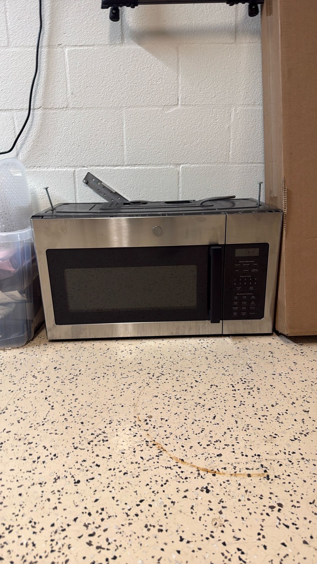 GE microwave 6 Years Old