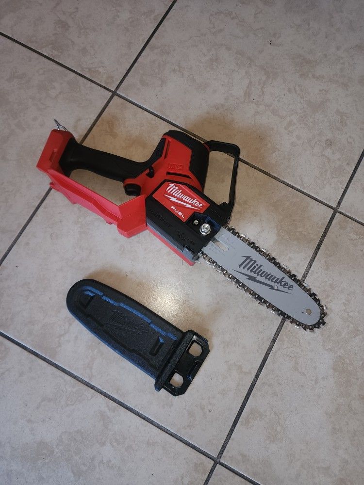 Milwaukee
M18 FUEL 18V Lithium-Ion Brushless Battery 8 in. HATCHET Pruning Saw (Tool-Only Soloseprovo)