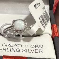 PERFECT VALENTINES GIFT SIZE 7 $50 REAL SILVER AND GEMS