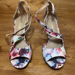 Floral Heels 👠 9.5