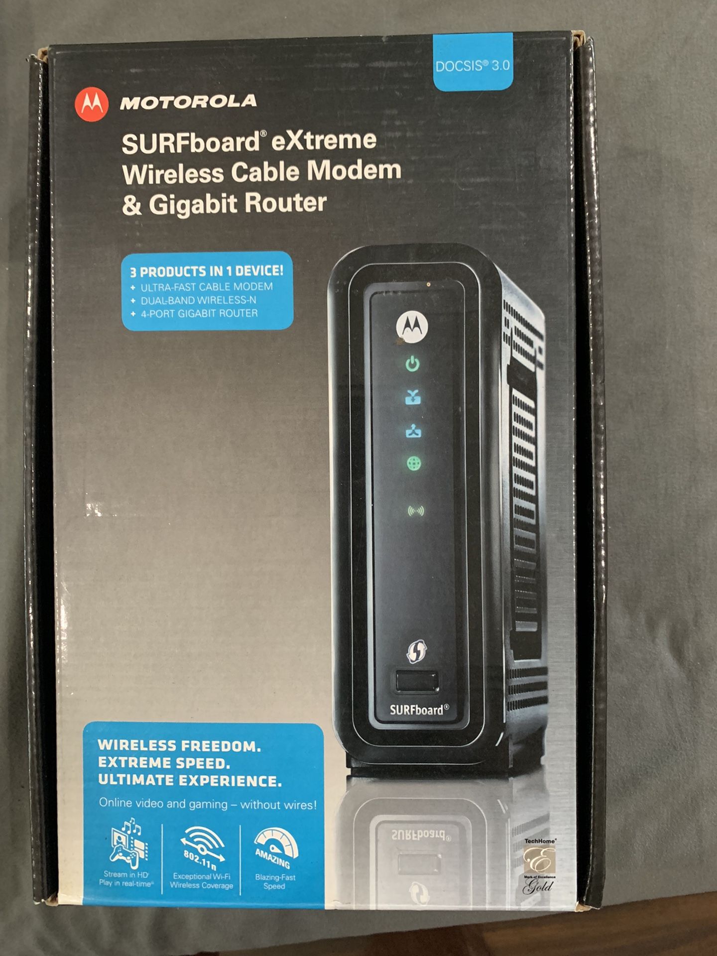 Motorola Surfboard Extreme Wireless Cable Modem & Gigabit Router