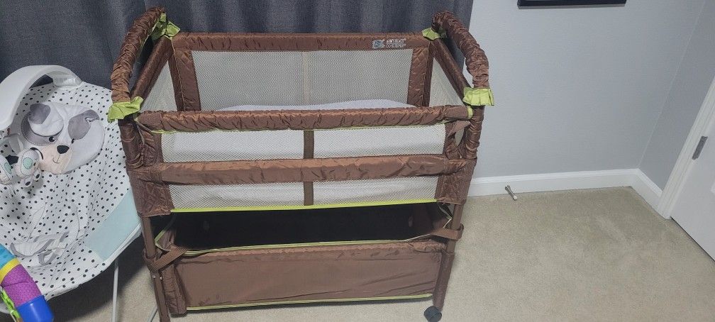 Arms Reach Clear Vue Co-sleeper Bassinet