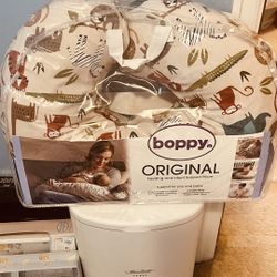 Feeding and infant support Pillow $15