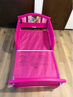 Princess toddler bed