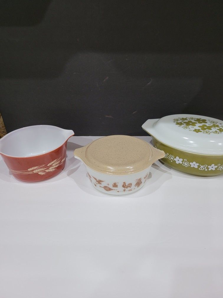 Vintage Pyrex - Set Of 3 Pyrex Dishes (2 w/Covers)
