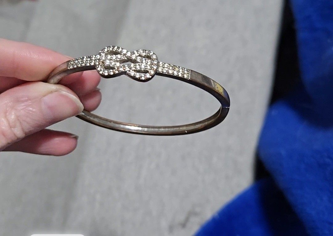 Real White Diamond Bracelet ( Fits Medium Or Large Wrist Left Or Right Wrist )
