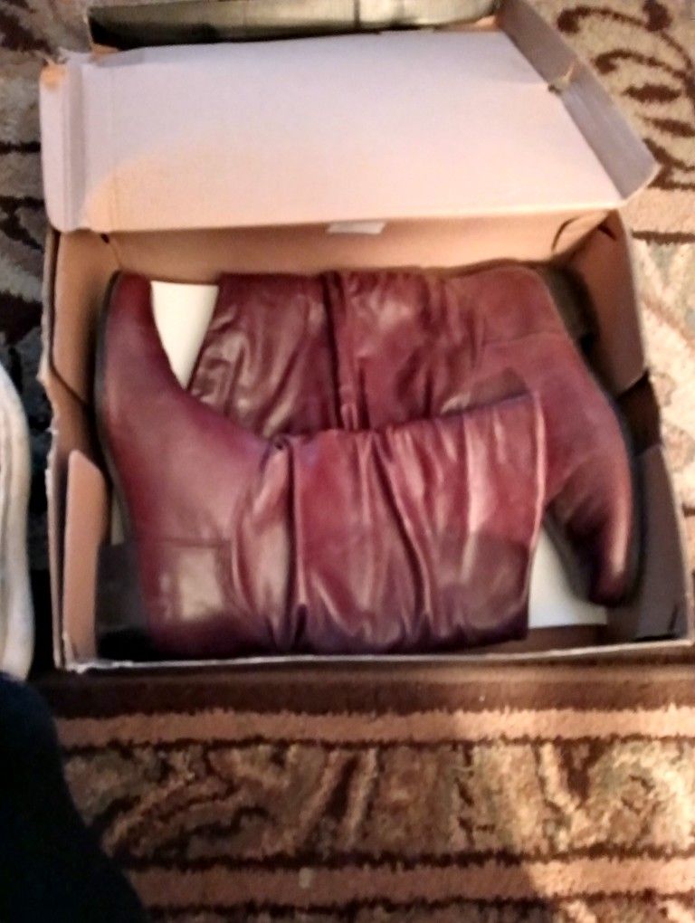 Women's Boots Size 7