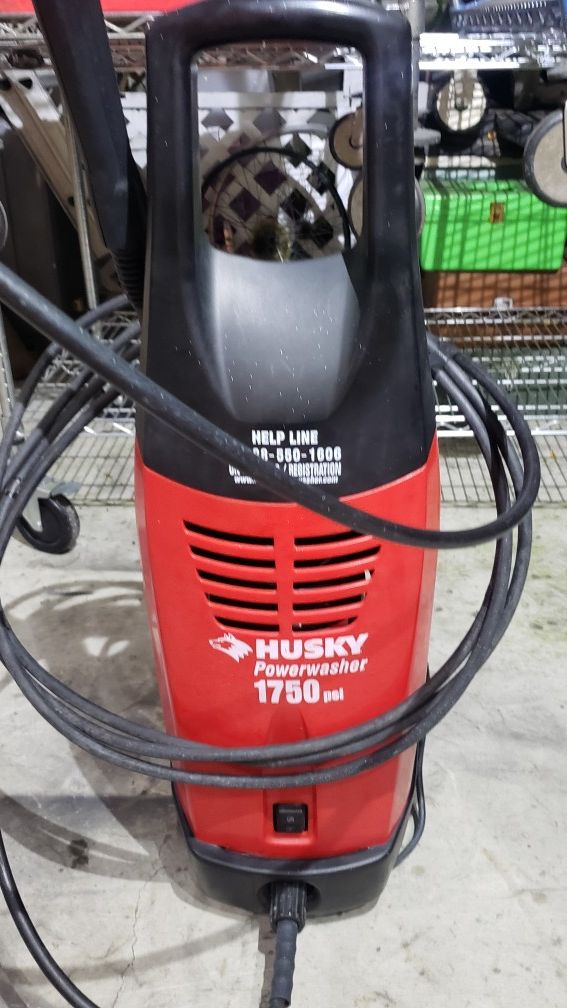 Husky 1750 PSI electric power washer with hose and gun fully functional