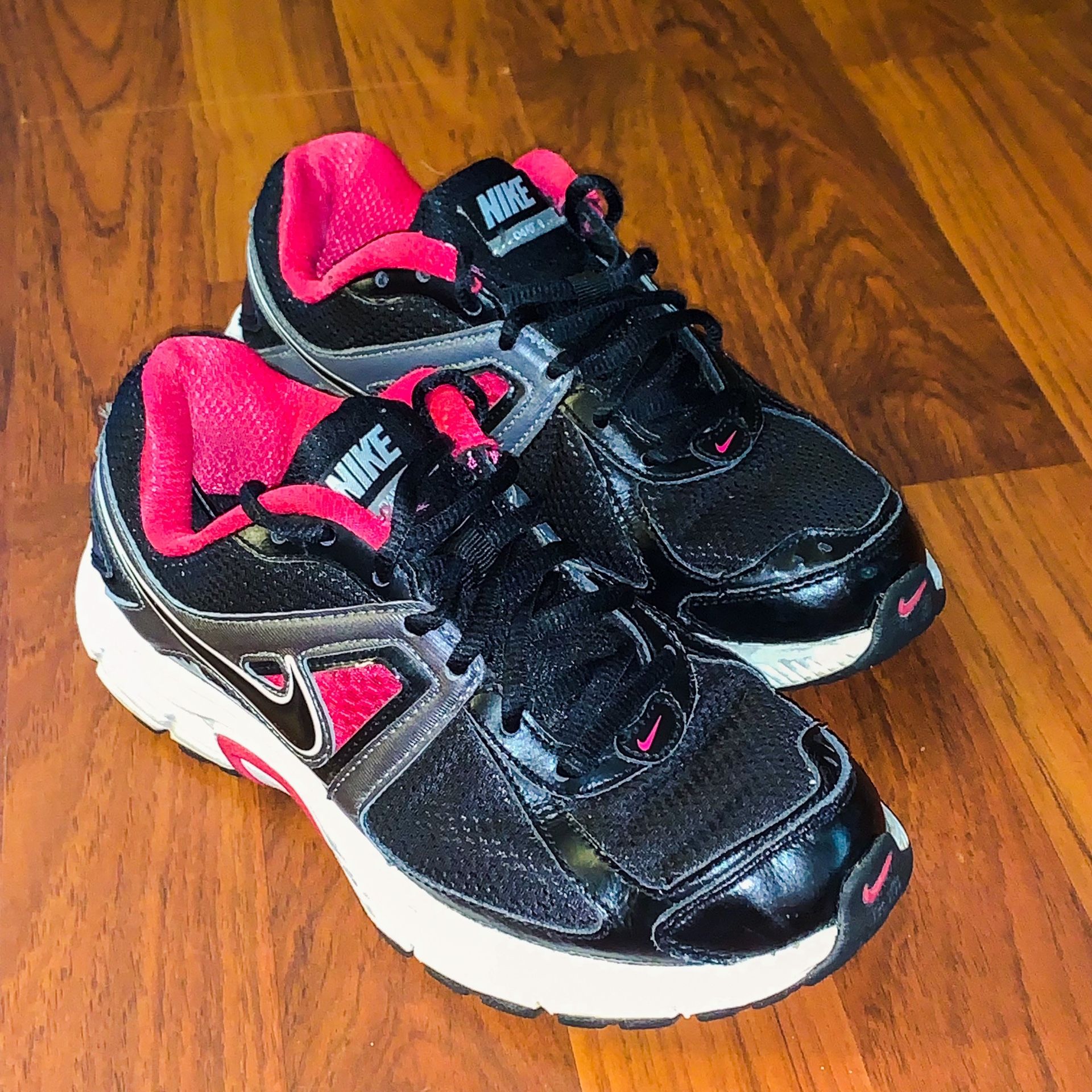 Nike Dart 9 Women’s Black/Pink Shoes Size 6 *SHIPPING ONLY*