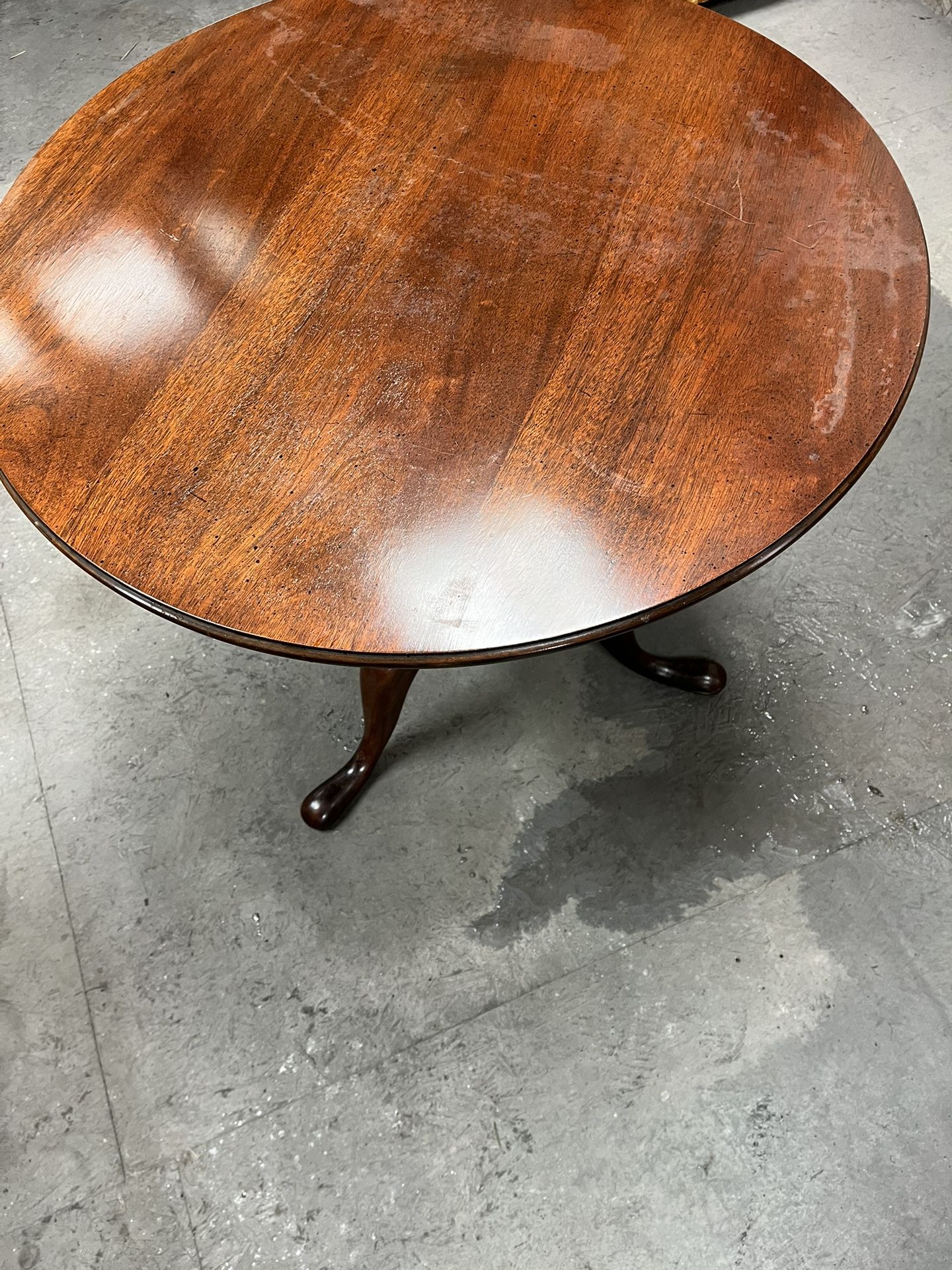 Nice Round Table