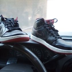 Air Jordan 1 Black Red 