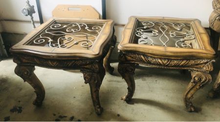 Beautiful Coffee table and 2 end tables