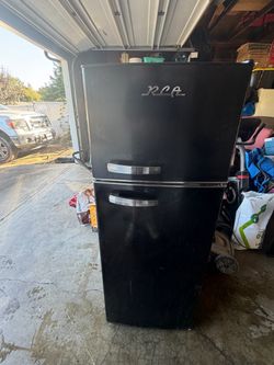 RCA Retro Style Mini Fridge with Freezer