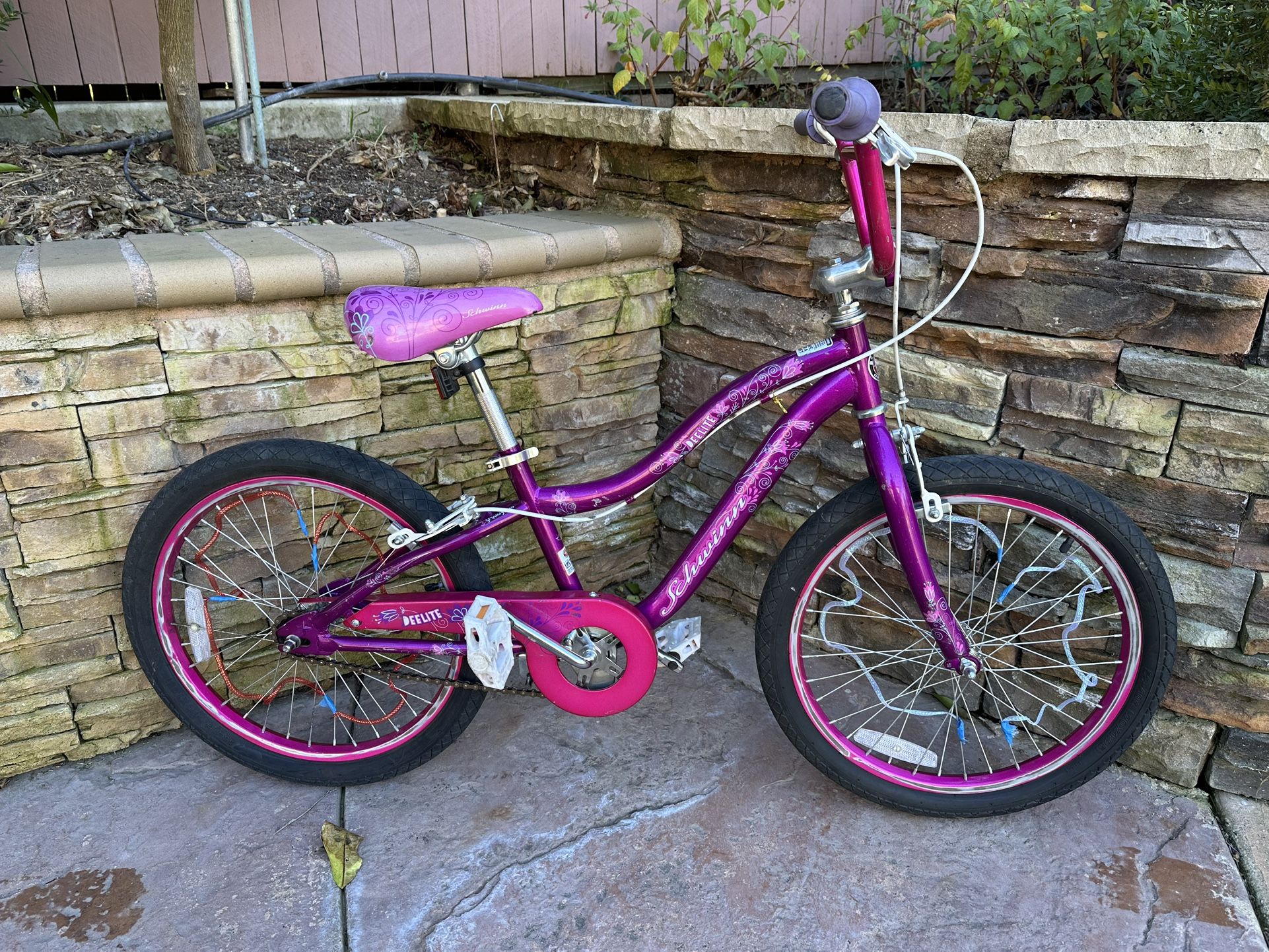 20" Schwinn Deelite Girl's Bike