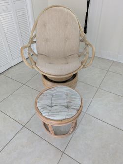 Rattan swivel chair
