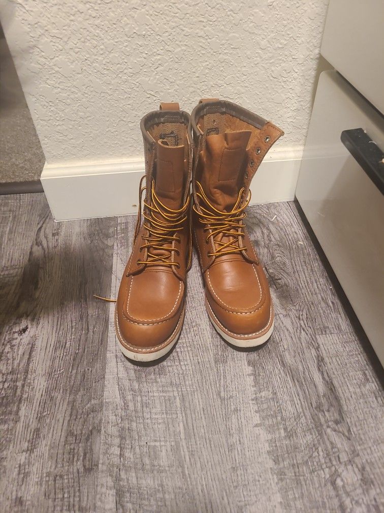 REDWING TRACTION TRED 10877 SIZE 9D. SOFT TOE BOOT!!