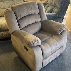 New chocolate recliner never used clearance can deliver $249 delivered