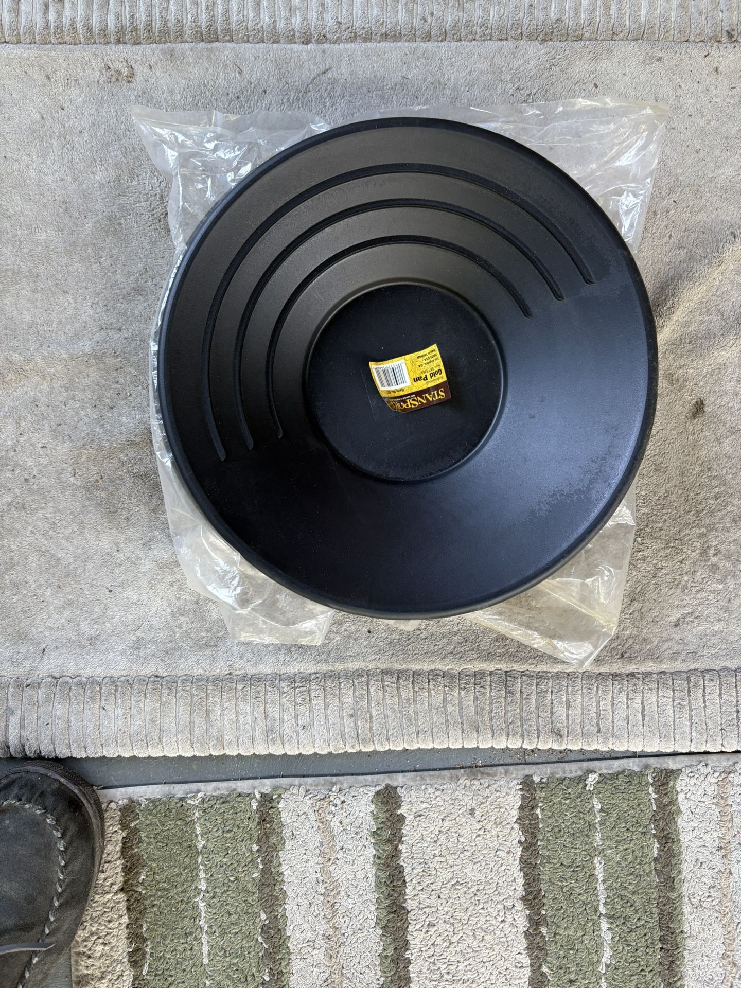 Brand New 14” Gold Pans Get Them Before The Price Doubles Again $49 For Both $29 For 1