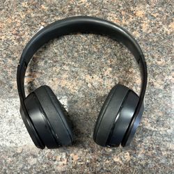 Beats Solo3 Over The Head Earphones 