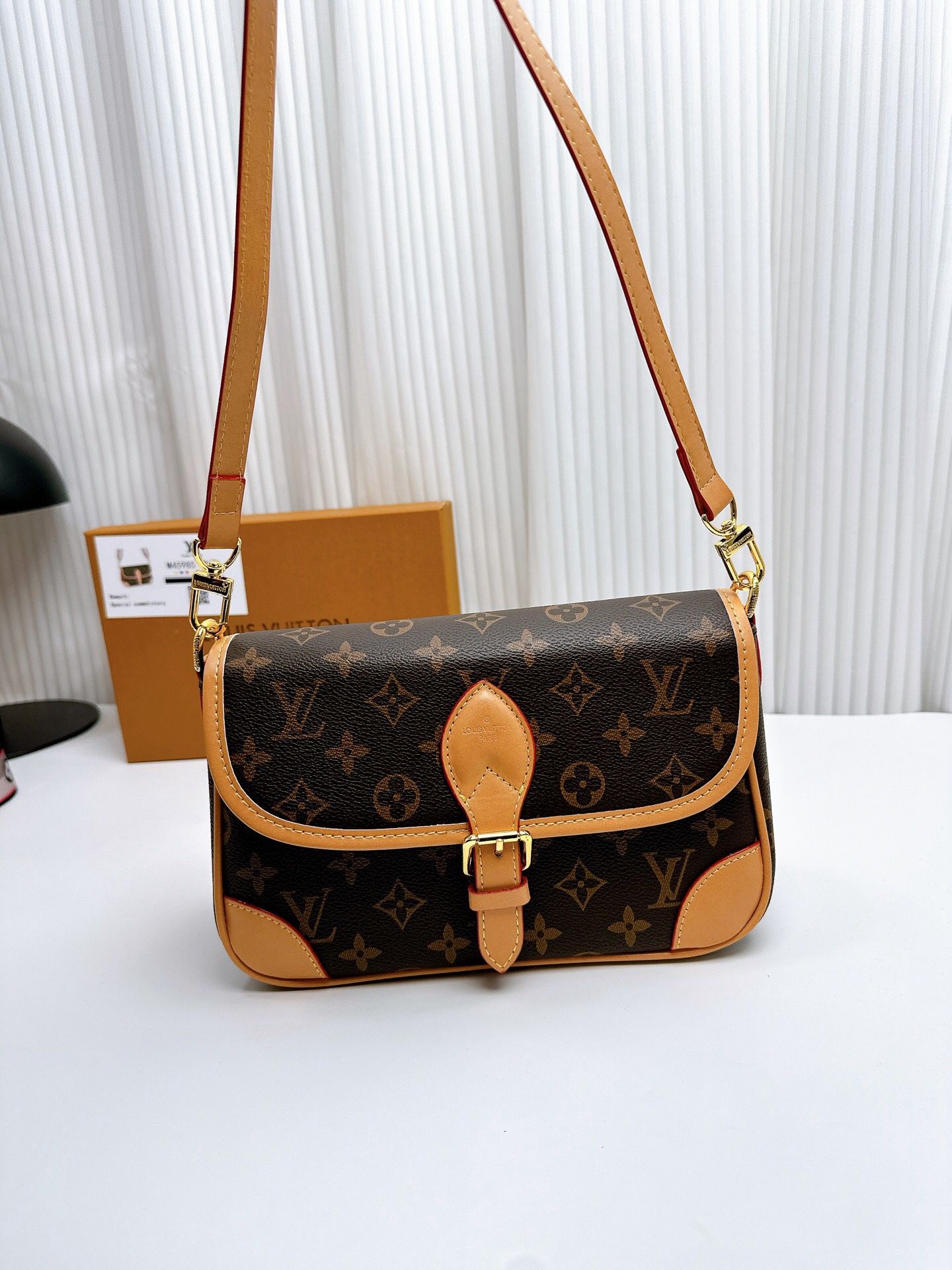 Louis Vuitton Women's fashion trend versatile bags